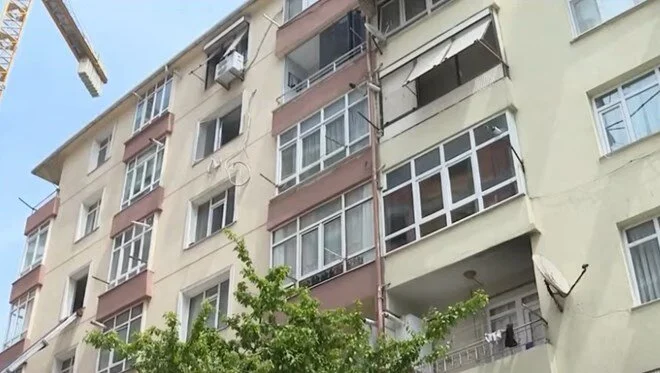 Kolonları patlamıştı: İstanbul'da 96 dairelik siteye tahliye 1 Kolonları patlamıştı: İstanbul’da 96 dairelik siteye tahliye