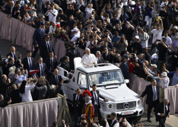 Papa 14. Leo için tören düzenlendi, yemin ederek görevine başladı
