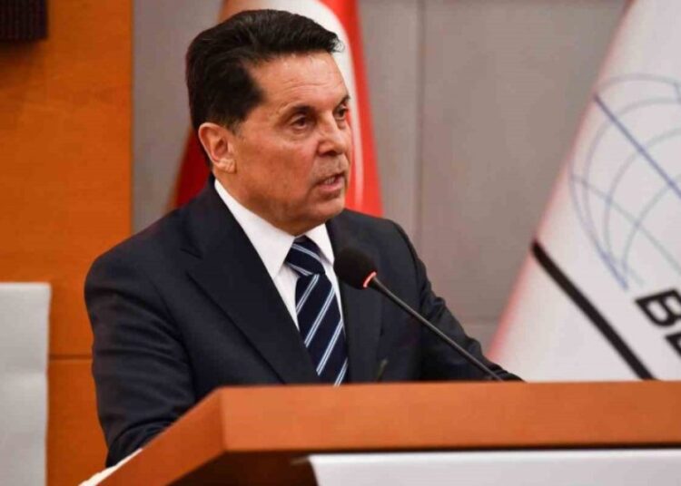Ahmet Özer savunma yaptı: Esenyurt'a kayyum atayabilmeleri için buradayım 1 Ahmet Özer savunma yaptı: Esenyurt’a kayyum atayabilmeleri için buradayım