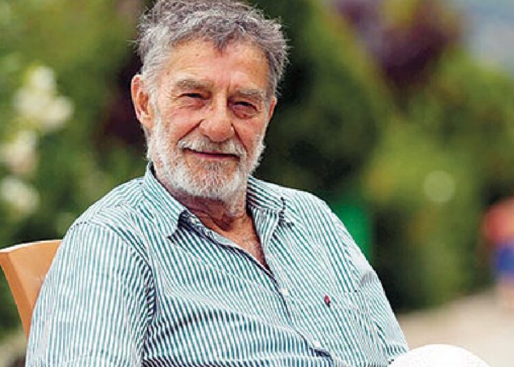 Usta oyuncu Ahmet Mekin hastaneye kaldırıldı 1 Usta oyuncu Ahmet Mekin hastaneye kaldırıldı