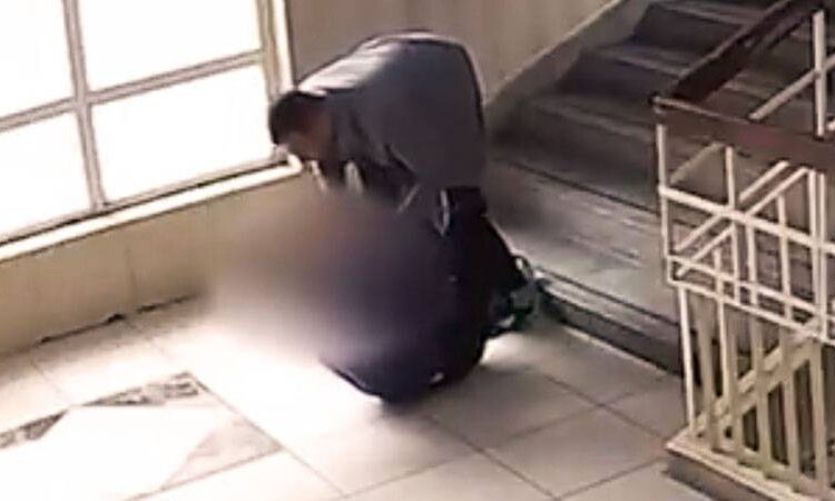 AKP ilçe yöneticisi oğluyla tartışan çocuğu okulda darbetti 1 AKP ilçe yöneticisi oğluyla tartışan çocuğu okulda darbetti