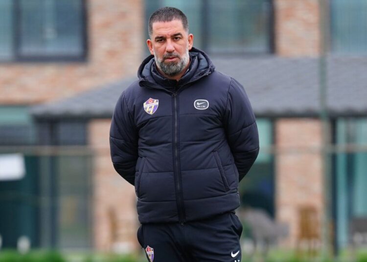 Arda Turan, Eyüpspor'dan ayrıldı: "Önümde yurt dışından 4 teklif var" 1 Arda Turan, Eyüpspor’dan ayrıldı: “Önümde yurt dışından 4 teklif var”