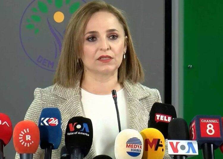DEM Parti'den Adalet Bakanı Tunç'a 'üslup' tepkisi: Zehirleyici bir etki yaratıyor 1 DEM Parti’den Adalet Bakanı Tunç’a ‘üslup’ tepkisi: Zehirleyici bir etki yaratıyor
