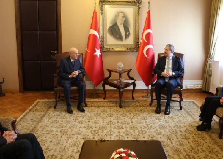 DEM Parti - MHP ile görüştü: Bahçeli kapıda karşıladı 1 DEM Parti – MHP ile görüştü: Bahçeli kapıda karşıladı
