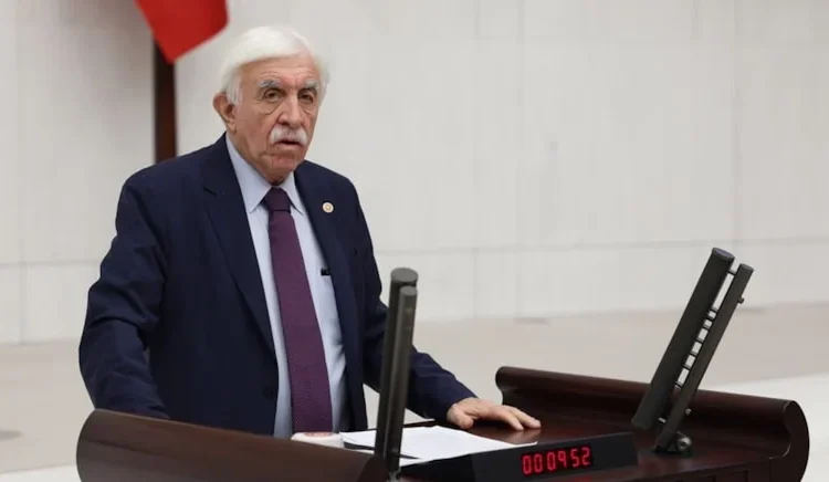 DEM Parti'nin Meclis Başkan adayı Cengiz Çandar 1 DEM Parti’nin Meclis Başkan adayı Cengiz Çandar