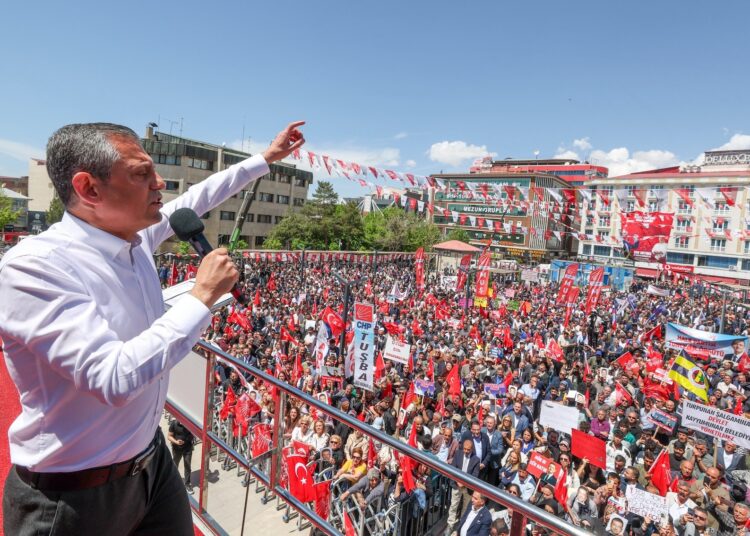 Özgür Özel Van'da konuştu: ‘Terörsüz Türkiye’ye evet diyoruz 1 Özgür Özel Van’da konuştu: ‘Terörsüz Türkiye’ye evet diyoruz