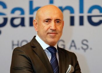 Yurt dışındaymış gibi paylaşımlar yapan iş insanı, meğer tutuklanmış