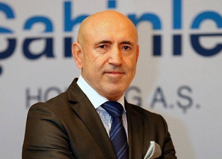 Yurt dışındaymış gibi paylaşımlar yapan iş insanı, meğer tutuklanmış