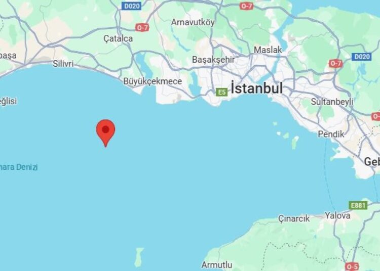 İstanbul güne 4.1 şiddetindeki depremle uyandı 1 İstanbul güne 4.1 şiddetindeki depremle uyandı