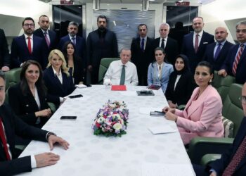 Erdoğan'dan Bahçeli'nin 'adaylık' sözlerine yanıt: 'Büyük memnuniyet duydum, onore oldum' 1 Erdoğan’dan Bahçeli’nin ‘adaylık’ sözlerine yanıt: ‘Büyük memnuniyet duydum, onore oldum’
