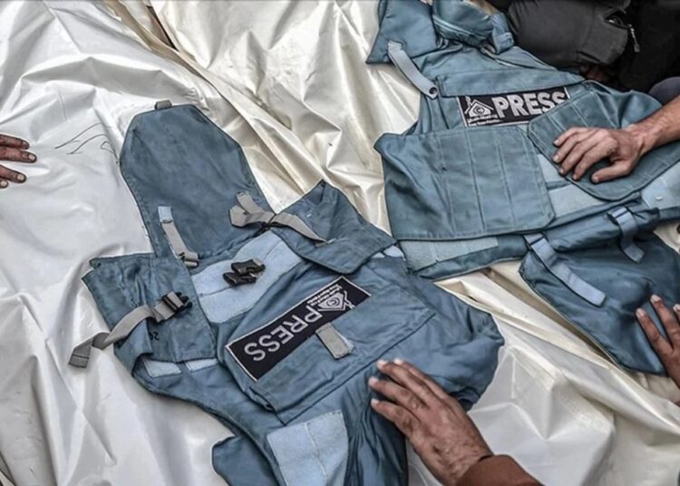 Gazze’de öldürülen gazeteci sayısı 221’e yükseldi