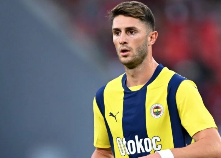 Fenerbahçe milli futbolcunun sözleşmesini uzattı