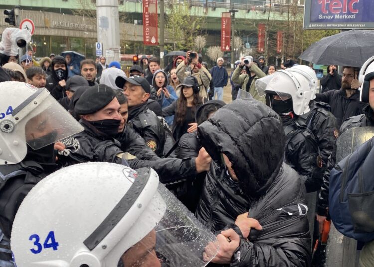 Taksim'de 1 Mayıs çağrısı yapanlardan 13'ü tutuklandı 1 İstanbul Valiliği 1 Mayıs’taki gözaltı sayısını açıkladı