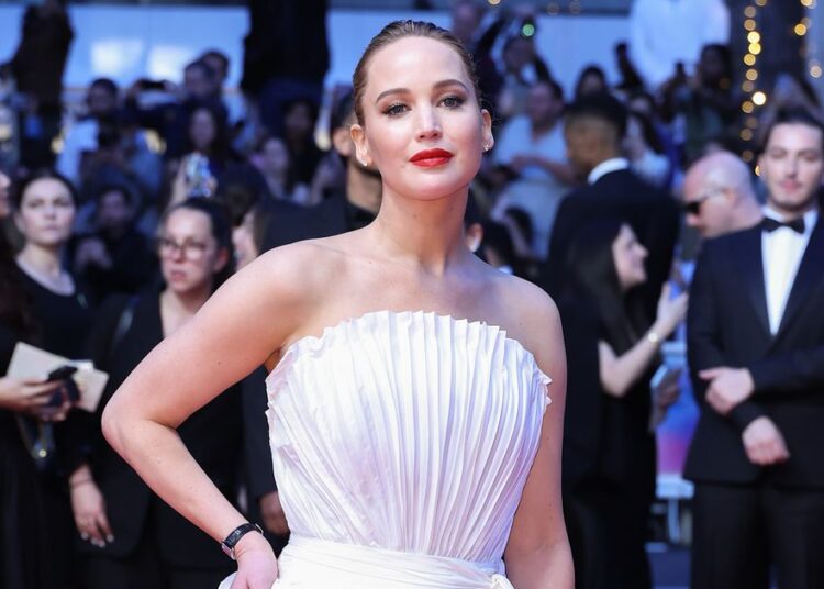 Jennifer Lawrence’ın yeni filmi, Cannes’da 9 dakika boyunca ayakta alkışlandı