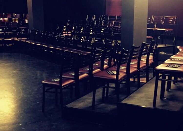 Ekonomik sıkıntılarla boğuşan Kadıköy Emek Tiyatrosu kapanıyor