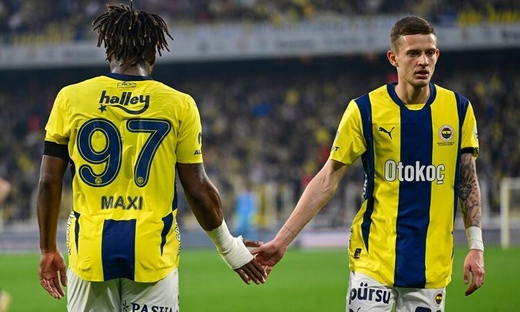 Derbi öncesi Fenerbahçe'de şok: İki isim kadroya alınmadı 1 Derbi öncesi Fenerbahçe’de şok: İki isim kadroya alınmadı