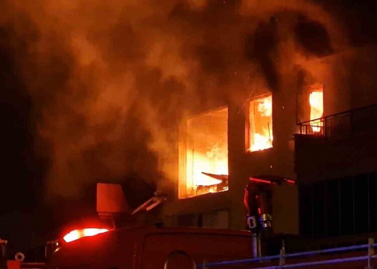 Konya’da gece yarısı doğalgaz patlaması: 1'i ağır 12 yaralı 1 Konya’da gece yarısı doğalgaz patlaması: 1’i ağır 12 yaralı
