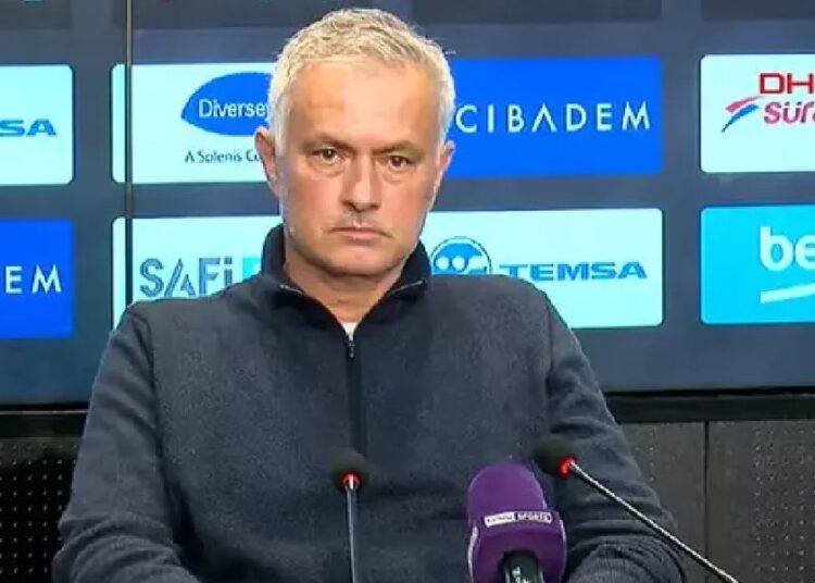 Fenerbahçe'de Jose Mourinho sonrasına hazırlık: B planı futbol efsanesi mi? 1 Fenerbahçe’de Jose Mourinho sonrasına hazırlık: B planı futbol efsanesi mi?
