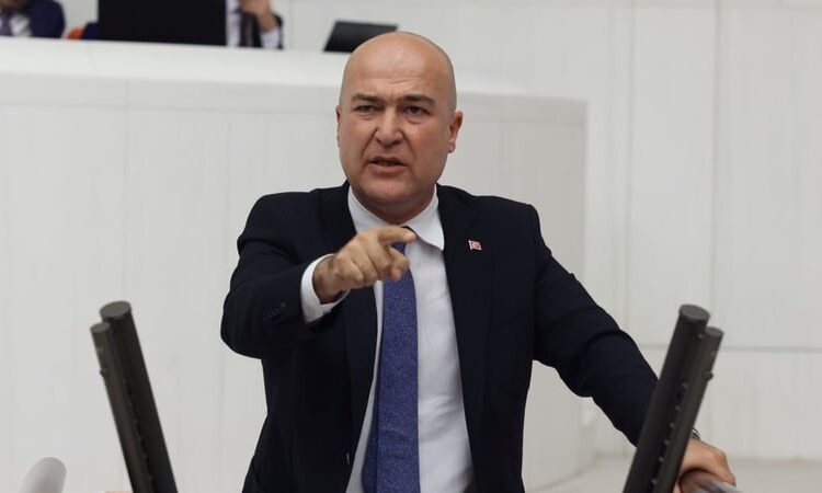 CHP'li Murat Bakan'dan Yerlikaya’ya: Kimlere çakar izni verdiniz? 1 CHP’li Murat Bakan’dan Yerlikaya’ya: Kimlere çakar izni verdiniz?