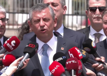 Özgür Özel: Yeni Şafak Mehmet Şimşek’e odunla vurdu