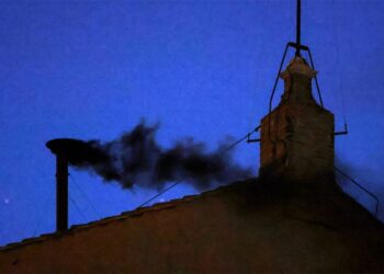 Yeni papa ilk oylamada seçilemedi, oylama bugün devam edecek