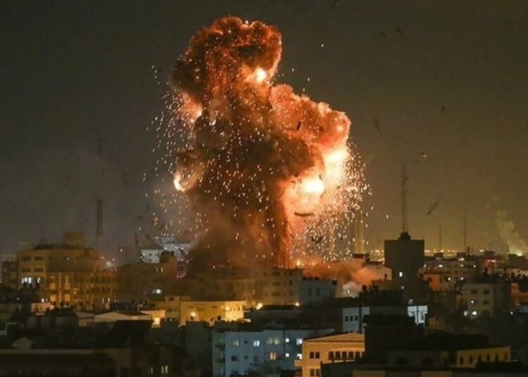 İsrail, HTŞ yönetimini uyarmak için Suriye'yi vurdu: 75 ölü ve yaralı 1 İsrail, HTŞ yönetimini uyarmak için Suriye’yi vurdu: 75 ölü ve yaralı