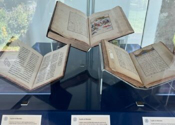 “Leyla vü Mecnun Mesnevileri” sergisinde 13 şairden 23 eser