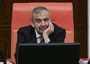 Siyasetçilerden Sırrı Süreyya Önder mesajları: ‘Sana söz bu ülkeye barış gelecek’