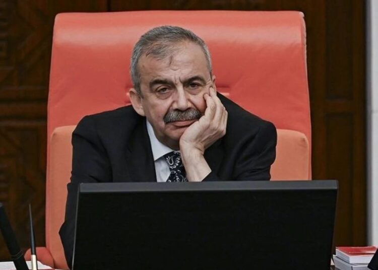Siyasetçilerden Sırrı Süreyya Önder mesajları: 'Sana söz bu ülkeye barış gelecek' 1 Siyasetçilerden Sırrı Süreyya Önder mesajları: ‘Sana söz bu ülkeye barış gelecek’