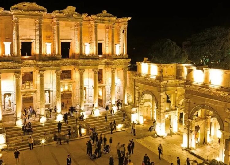 Işıklandırılan 27 tarihi mekan geceleri de gezilebilecek 1 Işıklandırılan 27 tarihi mekan geceleri de gezilebilecek