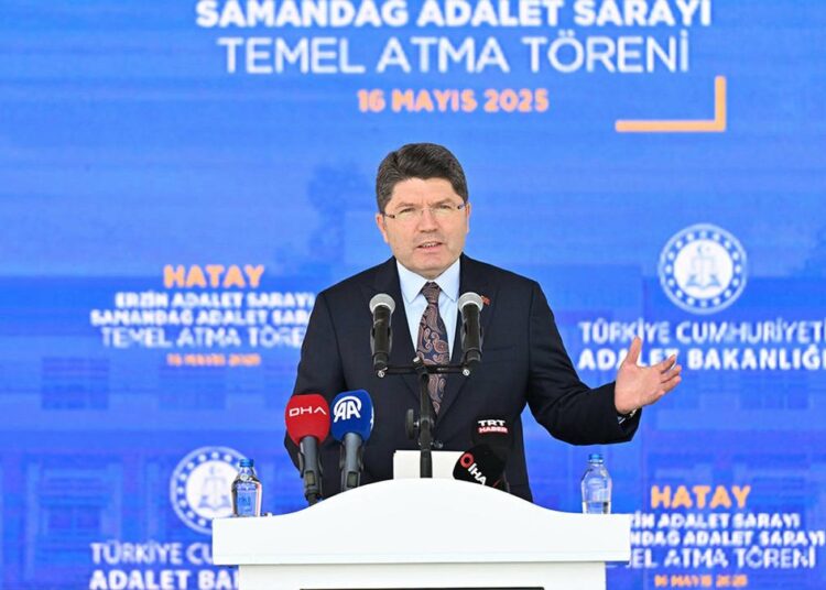 Yılmaz Tunç'tan '12 yıl ceza alan 9 ayda çıkacak' iddiasına dair açıklama: "Böyle bir şey yok" 1 Yılmaz Tunç’tan ’12 yıl ceza alan 9 ayda çıkacak’ iddiasına dair açıklama: “Böyle bir şey yok”