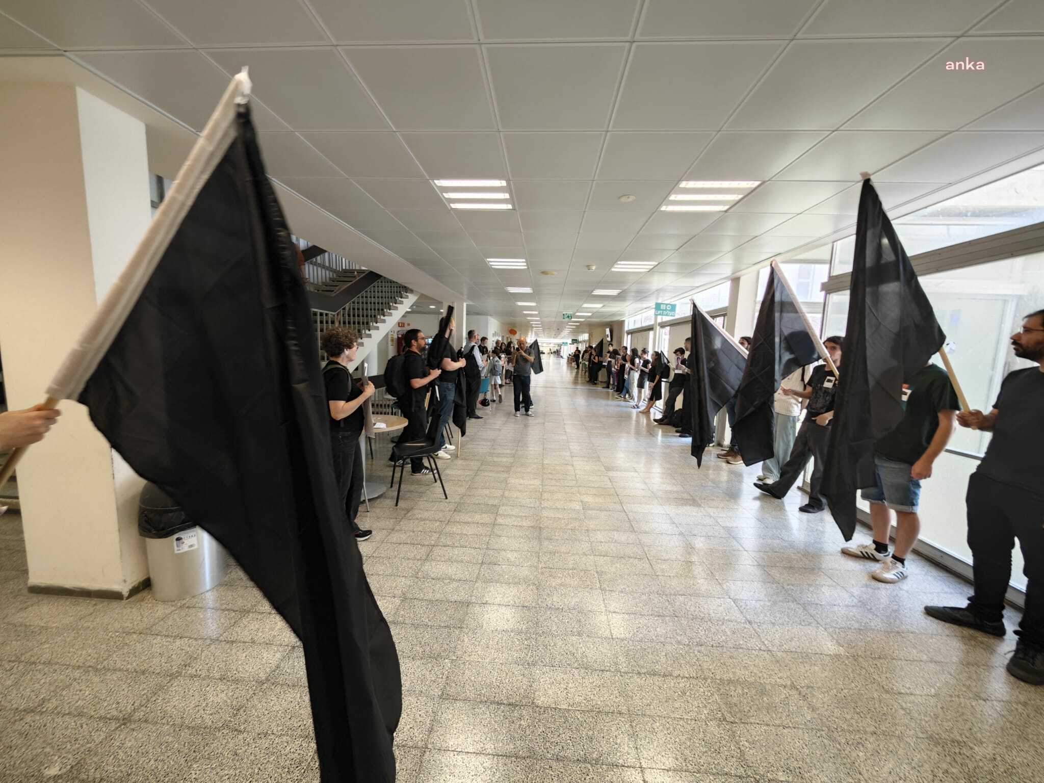 İsrailli akademisyenlerden Gazze'deki katliama karşı 'siyah bayrak' hareketi 2 İsrailli akademisyenlerden Gazze'deki katliama karşı 'siyah bayrak' hareketi