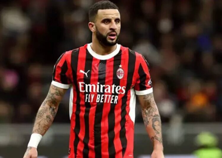 Milan, Fenerbahçe’nin ilgilendiği Kyle Walker ile ilgili kararını duyurdu