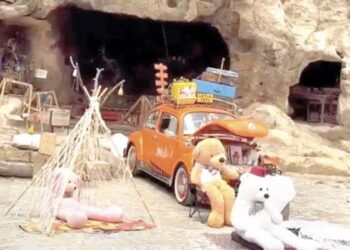 Frigya bölgesindeki 3 bin yıllık kaya mezarını kafe yaptılar