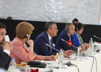 Özgür Özel, Brüksel’de konuştu: Türkiye, Erdoğan iktidarından ibaret değildir