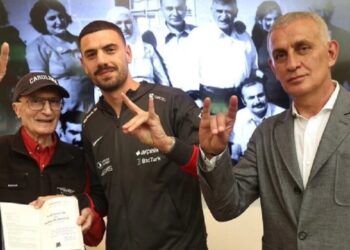 Aziz Sancar, TFF Başkanı ile bozkurt işareti yaptı