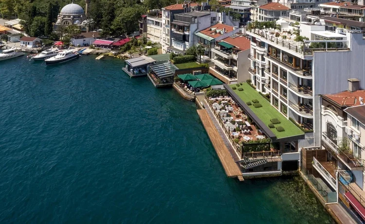 Sosyeteyi buluşturan Boğaz’daki lüks Bebek Otel yıkılıyor