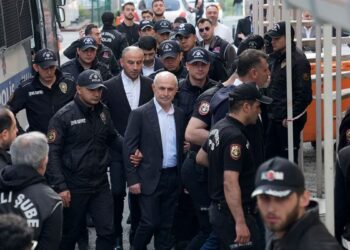 Tutuklanan CHP’li 5 belediye başkanı görevden uzaklaştırıldı