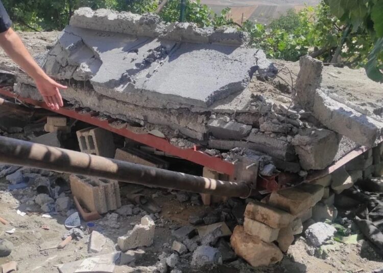 Çöken balkonun altında kalan 3 kişi hayatını kaybetti