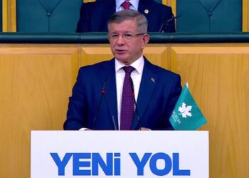 Davutoğlu: Yeter ki Gazze’ye gidecek yolu açın, şehit düşeceksek onlarla şehit düşelim