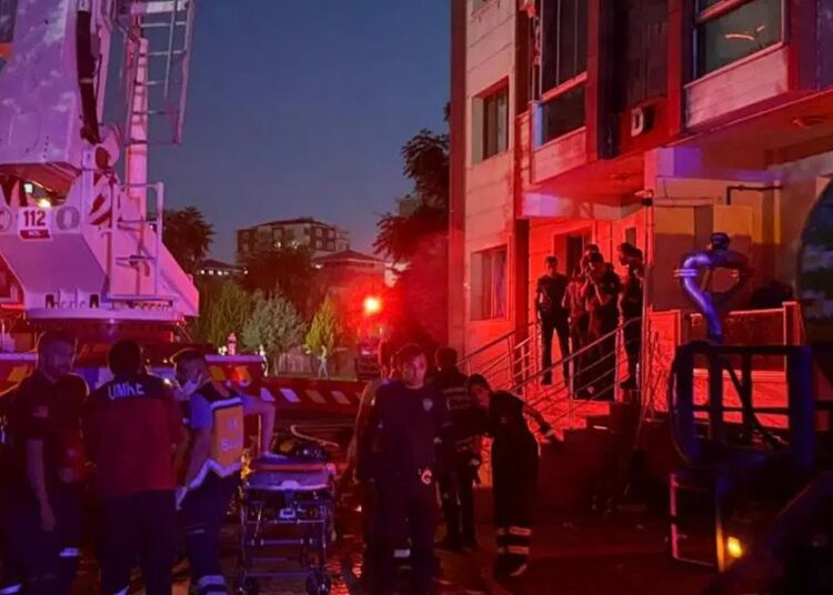 Diyarbakır’da 13 katlı binada yangın faciası: 4 can kaybı