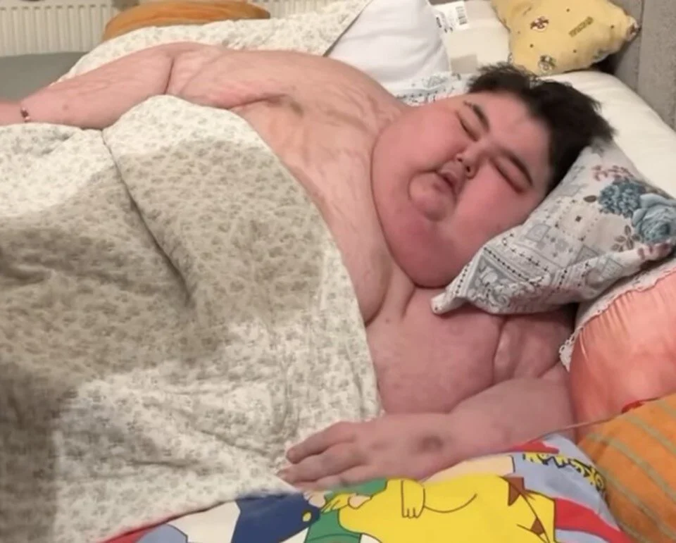 Hasan Baba yazdı l Anoreksiyadan hayatını kaybeden Nihal Candan ve aşırı yemekten ölen Efecan