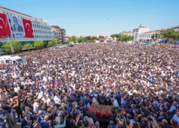 Ferdi Zeyrek’i on binler uğurladı