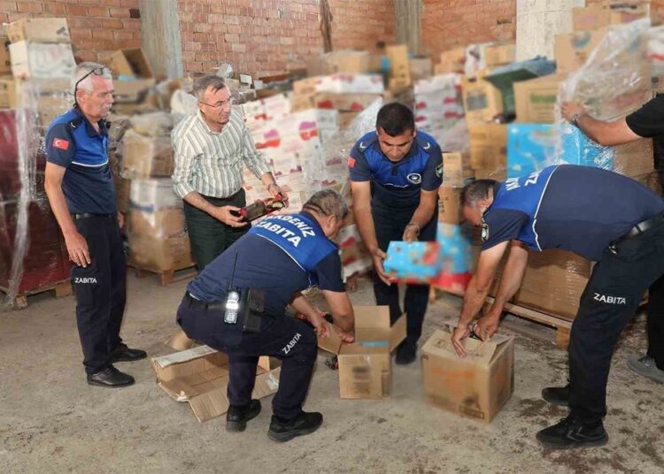 Mersin’de 5 kamyon son kullanma tarihi geçmiş ürün ele geçirildi 1 Mersin’de 5 kamyon son kullanma tarihi geçmiş ürün ele geçirildi