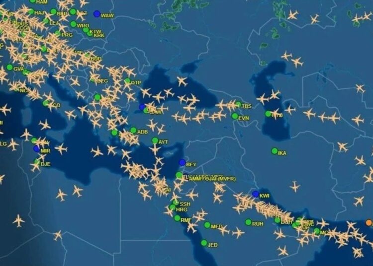 İsrail’in saldırısı nedeniyle uçaklar rota değiştirdi