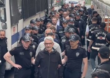 DEM Parti’den CHP’lilerin gözaltı fotoğraflarına tepki: Ucuz propaganda, siyasi acizlik