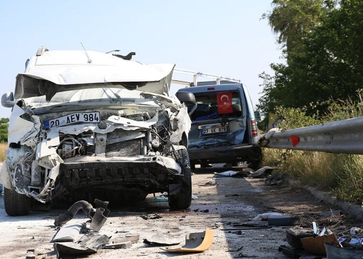 Bayramın ilk günü meydana gelen trafik kazalarında 7 kişi hayatını kaybetti, 1.128 kişi yaralandı