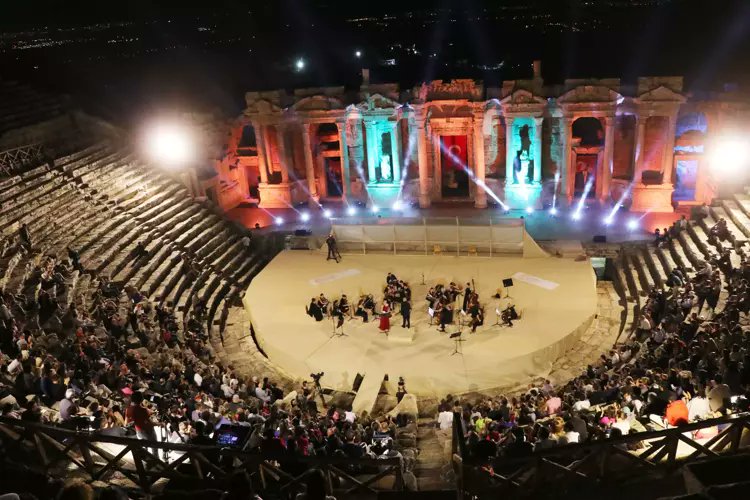 İmamoğlu'na destek veren sanatçılara 'antik tiyatroda konser' yasağı 1 İmamoğlu’na destek veren sanatçılara ‘antik tiyatroda konser’ yasağı