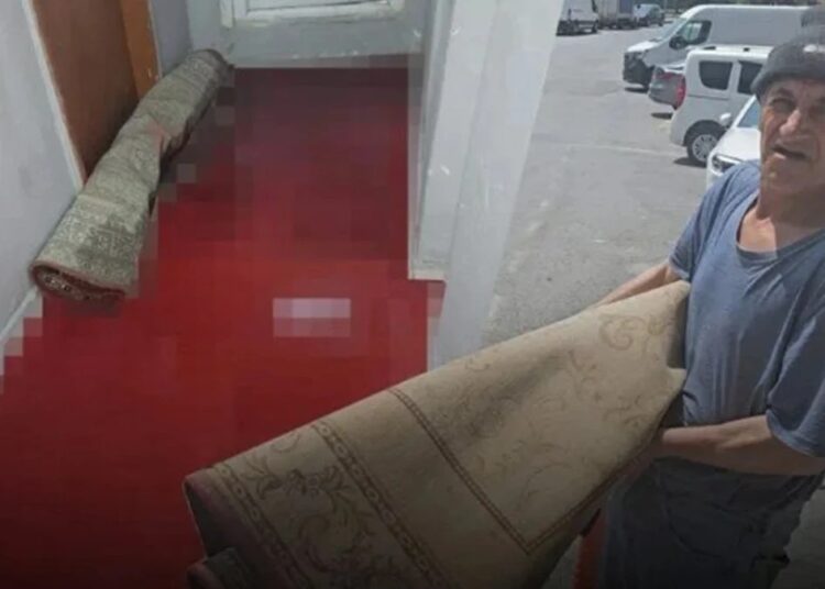 Kanalizasyon taştı, evleri kurban kanı bastı