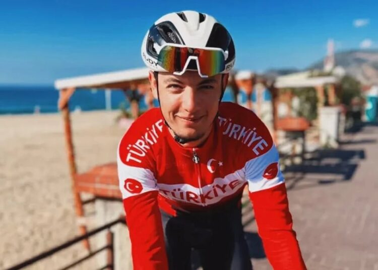 21 yaşındaki milli bisikletçi kaza sonucu hayatını kaybetti